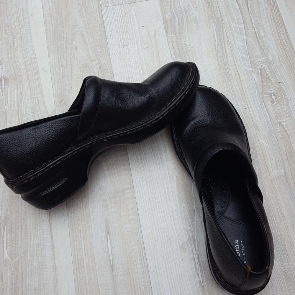 Dansko-like shoes size 11